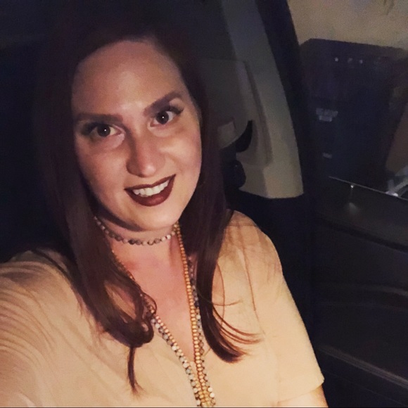 MEET YOUR POSHER - Picture 4 of 4